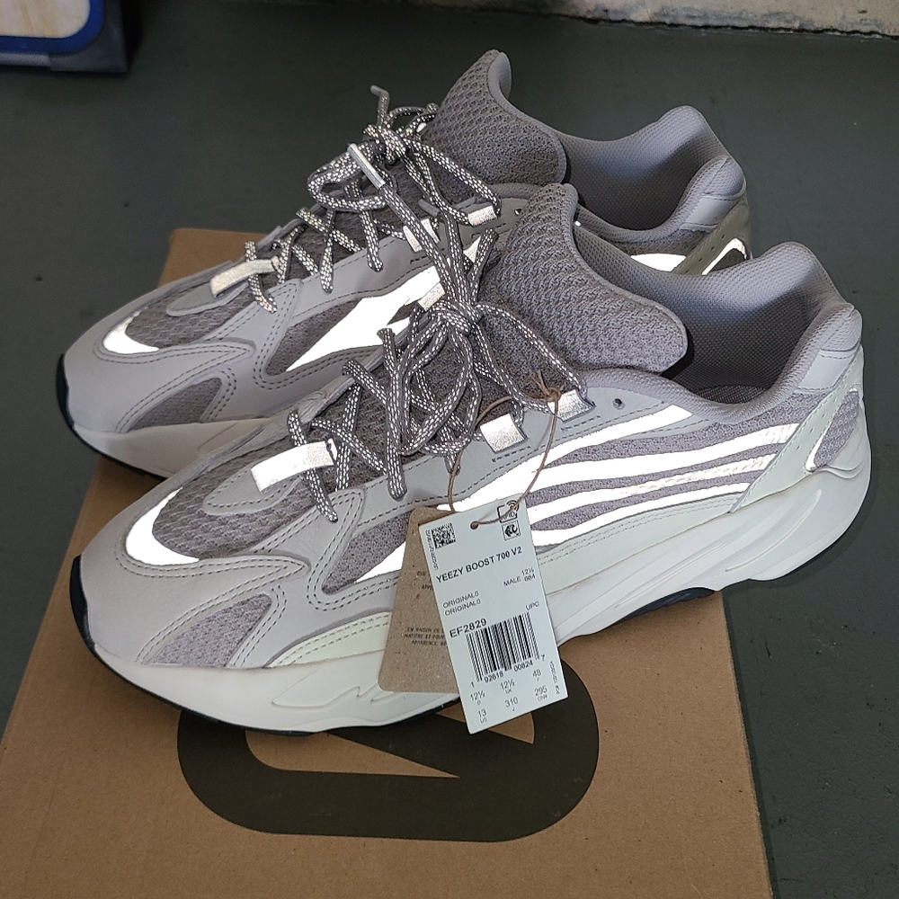 Yeezy V2 700 Static